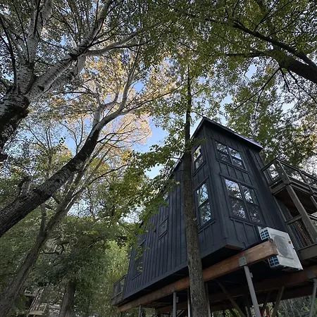 Treehouses At Starved Rock