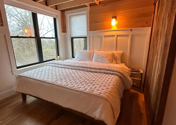 Lodge Treehouses At Starved Rock *