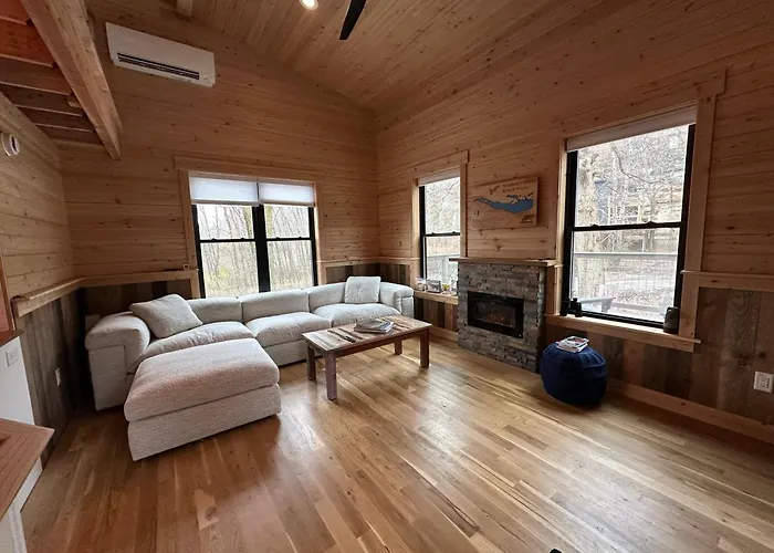 Lodge Treehouses At Starved Rock *